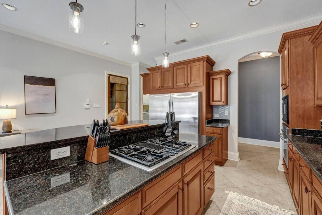 ממפיס Luxury Home With Outdoor Patio And Game Room מראה חיצוני תמונה