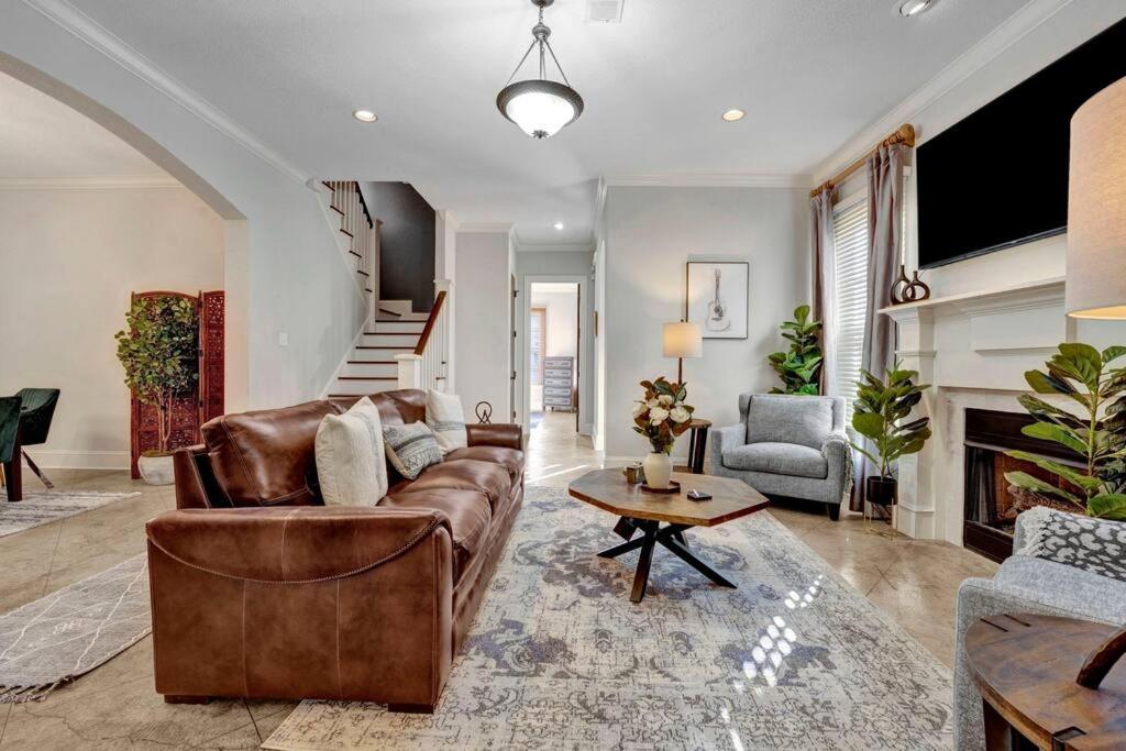 ממפיס Luxury Home With Outdoor Patio And Game Room מראה חיצוני תמונה