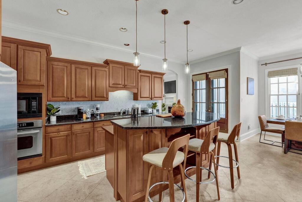 ממפיס Luxury Home With Outdoor Patio And Game Room מראה חיצוני תמונה